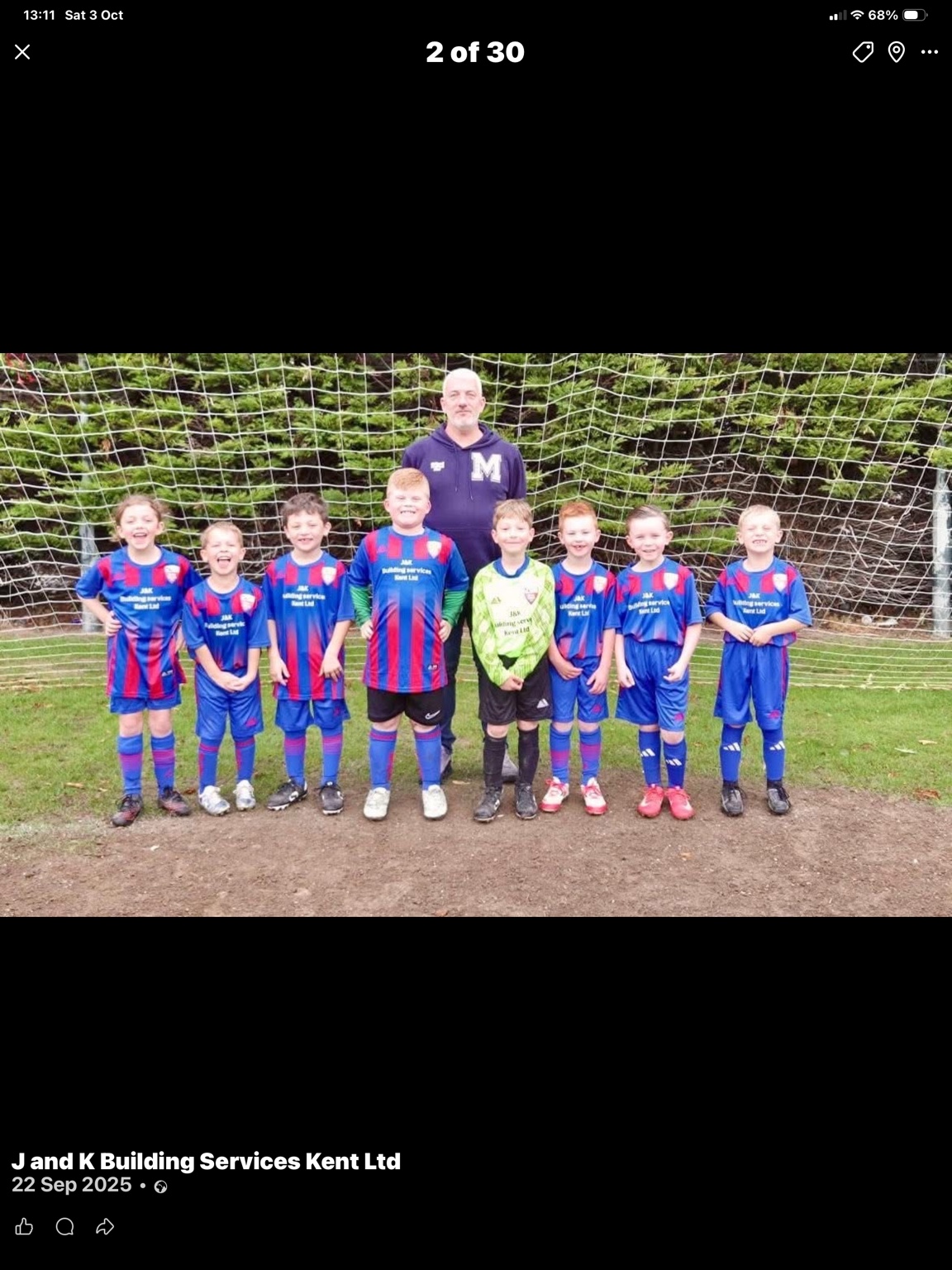Park Regis JFC U8 Reds — The team in sponsored kits